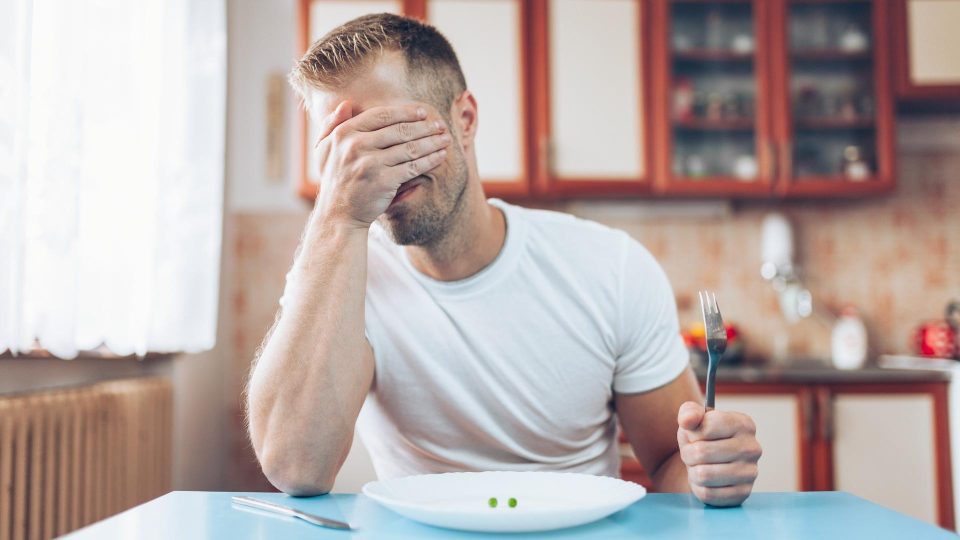 Οι άνδρες κάνουν περισσότερες ατασθαλίες στη δίαιτα – 5 λόγοι που οι Έλληνες ξεκινούν διατροφή - δίαιτα